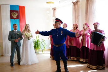 Чествование молодоженов